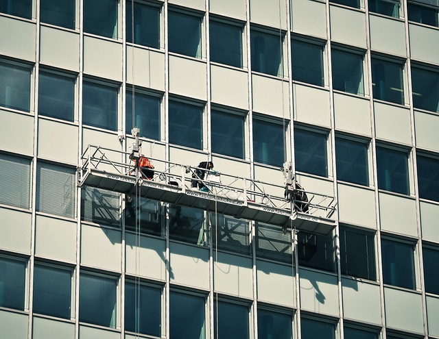 construction-handyman-640x480-43720421.jpeg