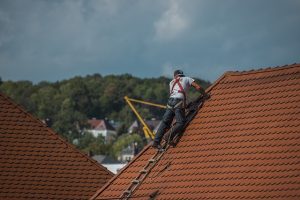 roofing-roofer-640x480-29393149.jpeg