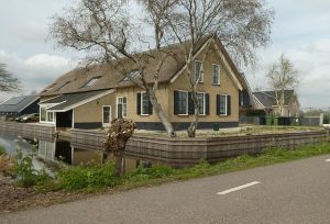 roofing-roofer-640x480-35076389.jpeg