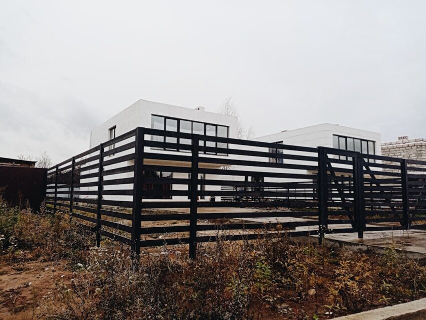 fences-640x480-80288465.jpeg