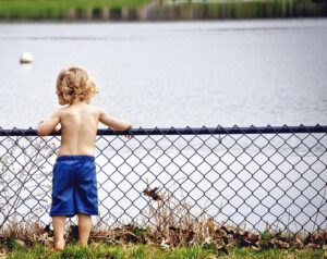 fence-640x480-23649829.jpeg
