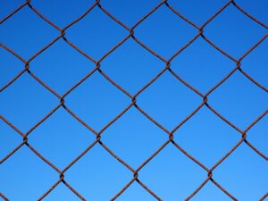 fence-640x480-29281861.jpeg