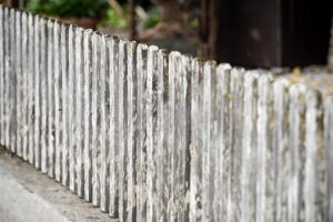 fence-contractors-near-me-640x480-37415271.jpeg