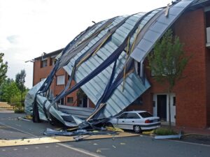 roofer-640x480-84654898.jpeg
