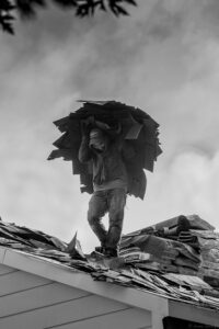 roofer-640x480-92474023.jpeg