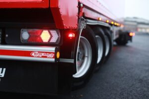 semitruck-640x480-64890898.jpeg