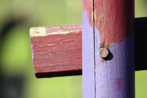 damaged-wood-fence-640x480-98436694.jpeg