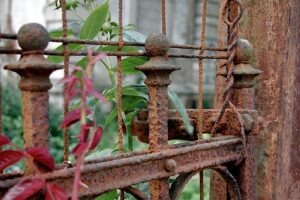 iron-fence-640x480-36258917.jpeg