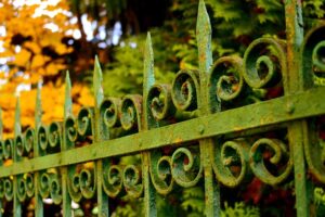 rusted-fence-640x480-67719805.jpeg